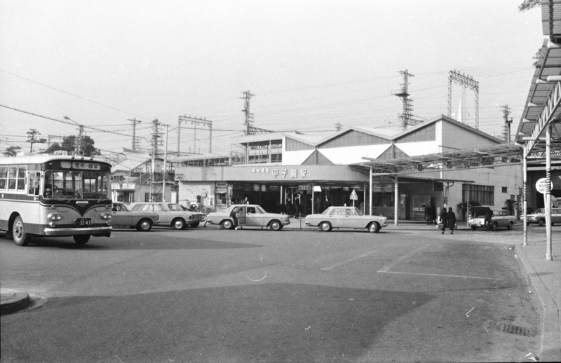 阪神電鉄甲子園駅前