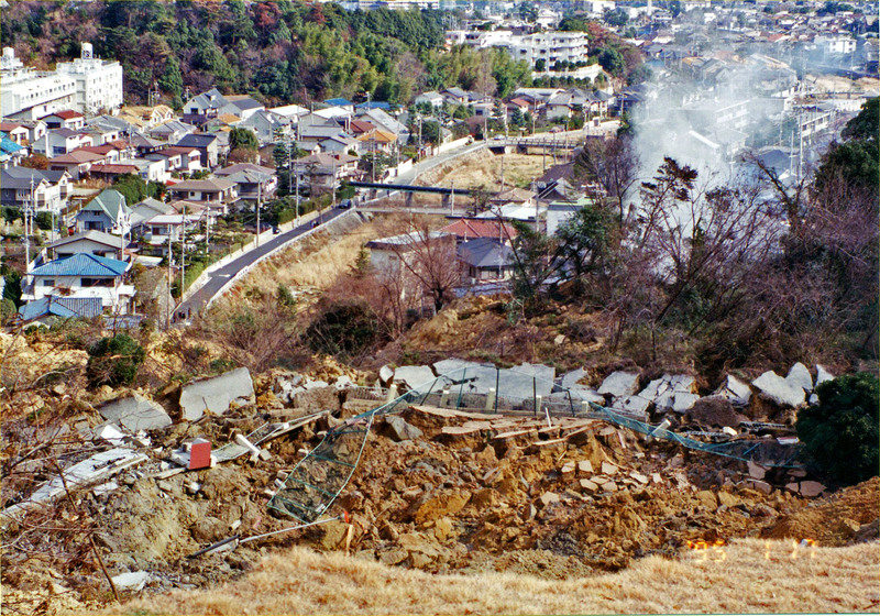 1995年1月17日 仁川百合野町地すべり現場　阪神水道企業団甲山事業所