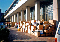 1995年1月29日 西宮市役所前　救援物資