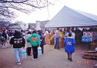 1995年1月31日 寿公園　救援物資配布
