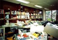 1995年1月17日 市役所本庁舎内　机移動　書類散乱